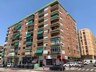 Pis en Santa Marina. Vivienda de 4 dormitorios y dos baos en el centro de badajoz.