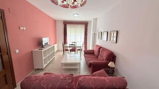 Miete Etagenwohnung in Avenida Elvas. Piso con muebles en jardines del guadiana