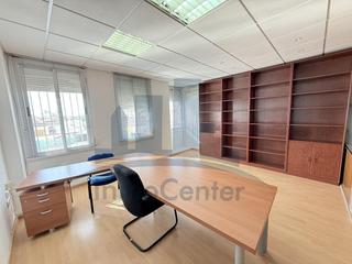Rent Office space in Casco Antiguo. Oficina en donoso cortes