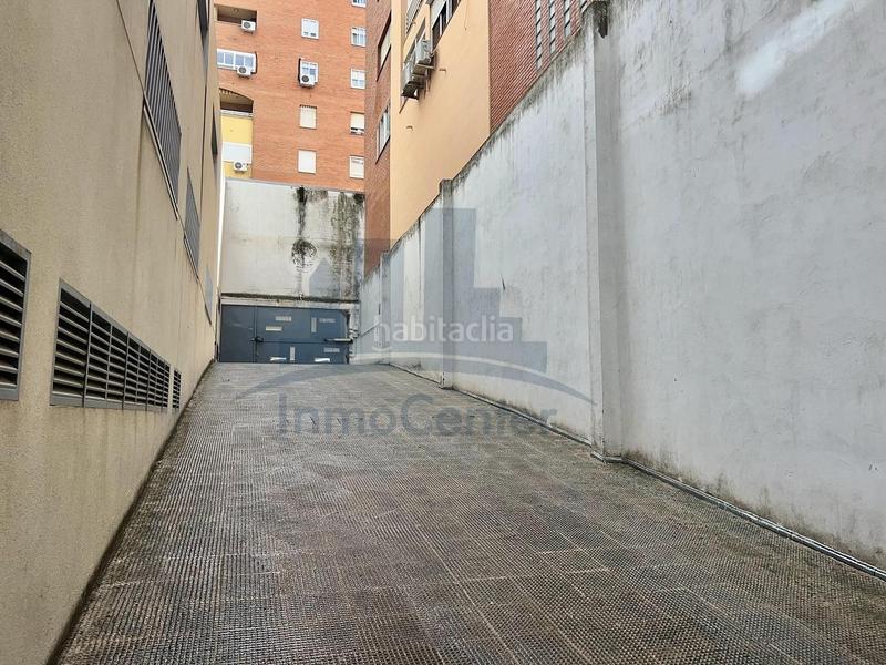 Foto fffeb771-eaa6-47cd-9410-1d10d003f4c3. Alquiler parking coche plaza de garaje en edif. eurodom en Badajoz