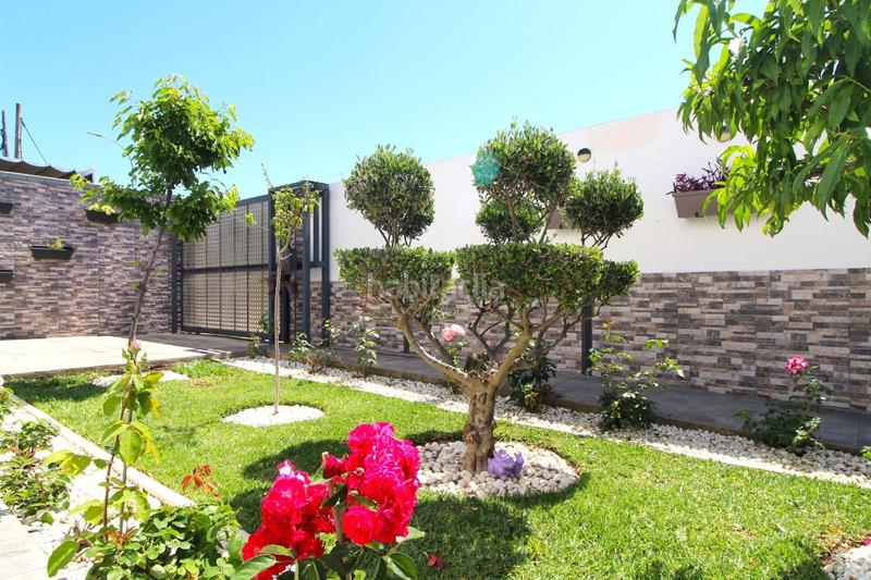 Foto 54486cfb-c03d-431c-bccc-4847f606bf73. Chalet  independiente en venta jardines del guadiana, en Badajoz