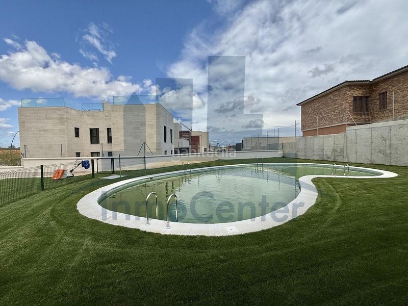 Foto 3e949d2b-f633-4309-bf2b-eb45cc16d3ea. Lloguer àtic amb aparcament piscina a Las Vaguadas Badajoz