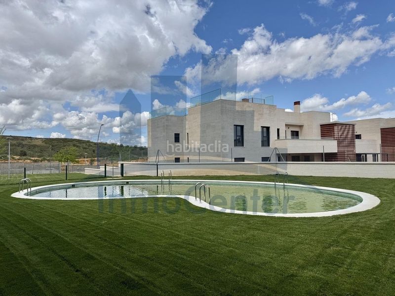 Foto c2b2b73a-c417-4f5c-a8e3-094366c188fa. Lloguer àtic amb aparcament piscina a Las Vaguadas Badajoz