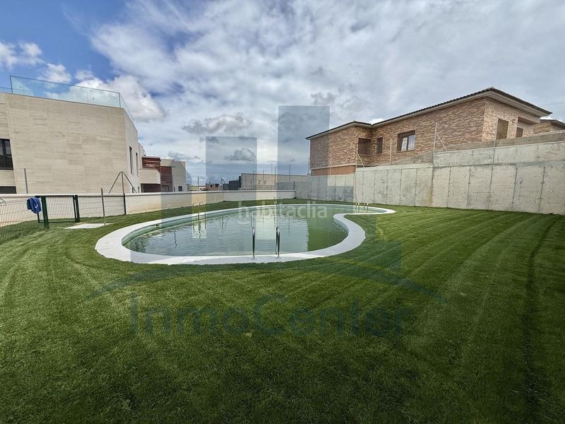 Foto f6c746c9-7e32-4869-9b0d-68840010a900. Lloguer àtic amb aparcament piscina a Las Vaguadas Badajoz