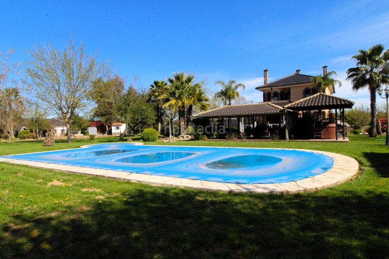 Foto 6bd8d9b8-7cb2-498c-8a71-2513c29eb485. Casa amb calefacció piscina a Carretera de Sevilla - Los Montitos Badajoz