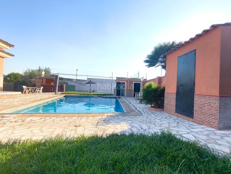 Foto ede561d9-091e-4696-973d-dff052461b7f. Xalet amb calefacció aparcament piscina a Carretera de Sevilla - Los Montitos Badajoz