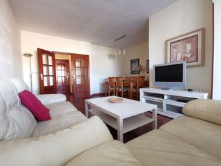 Rent Flat in Maria Auxiliadora - Barriada de Llera. Alquiler con terraza amplia y plaza de garaje en maria auxiliado