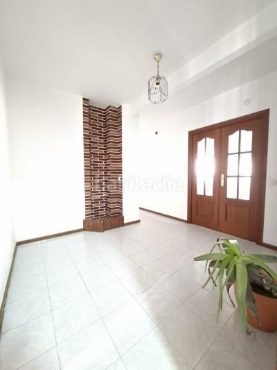 Foto b4babac5-8c26-4fad-9582-3e35d5292d73. Piso amplio piso con terraza y buenas vistas en Maria Auxiliadora - Barriada de Llera Badajoz