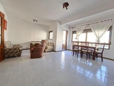 Foto bee7084b-7ee6-4a6a-97a4-4177ddeda8a4. Piso amplio piso con terraza y buenas vistas en Maria Auxiliadora - Barriada de Llera Badajoz
