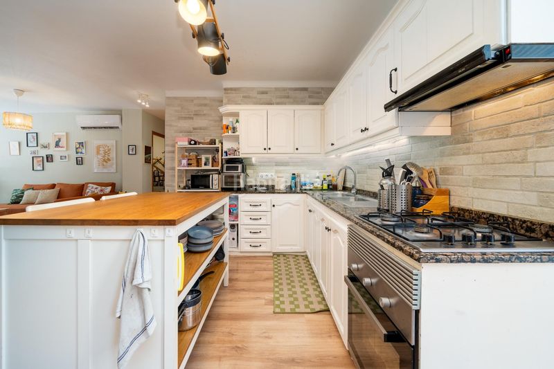 Foto 40c315ac-eb7f-48af-be41-e17bd2868392. Apartament amb calefacció a Pere Garau Palma de Mallorca