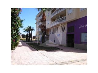 Location Local commercial à Avenida Elvas. Local comercial sin adaptar en alquiler. zona jardines del guadi