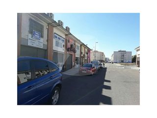 Local Comercial  Calle david de la maya. Oportunidad! local comercial con entreplanta y almacen