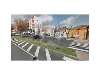 Terreno residencial  Av. carolina coronado, 4. Venta de nave y solar. zona san fernando, badajoz.