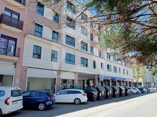 Location Local commercial  N/a. Local en bruto con salida de humos. zona huerta rosales .