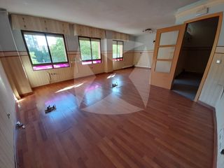 Affitto Ufficio  Calle antonio martínez virel edificio alhambra. Oficina en alquler con despachos en avd. sinforiano madroñero. z