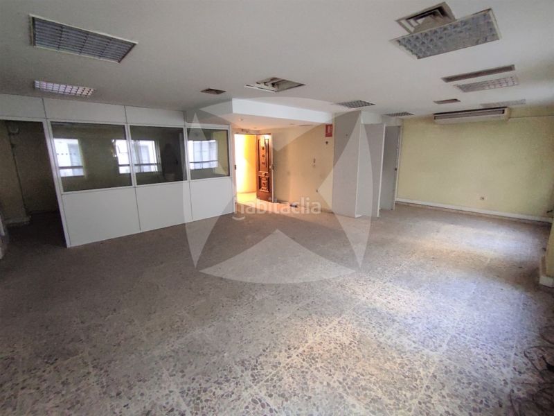 Foto 09d6c325-79de-4363-95a9-2af08e59ef9d. Oficina entreplanta en venta y alquiler con despachos. zona centro. en Badajoz