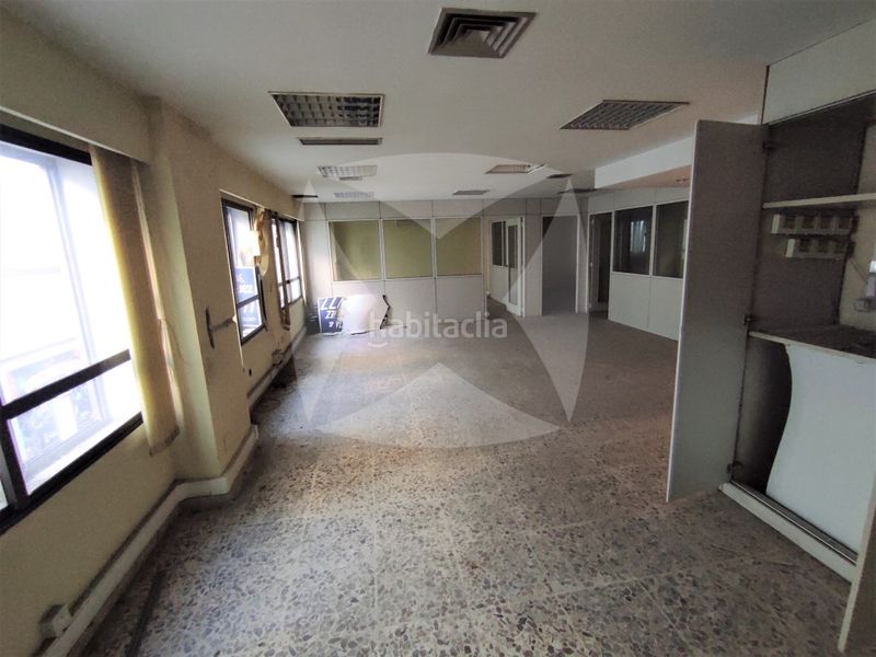 Foto 2e58130d-1a0c-41ea-96a7-6fd31458dce1. Oficina entreplanta en venta y alquiler con despachos. zona centro. en Badajoz