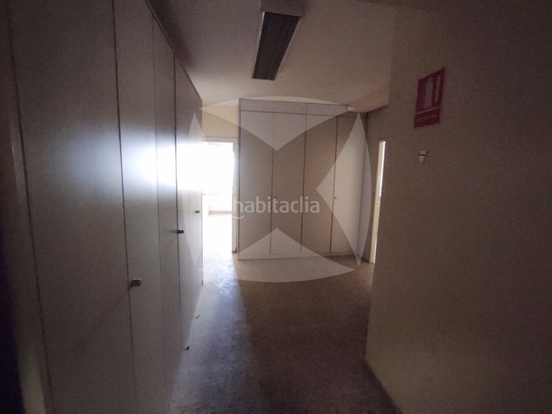 Foto 59129249-c4cd-4700-8952-c693741d2852. Oficina entreplanta en venta y alquiler con despachos. zona centro. en Badajoz