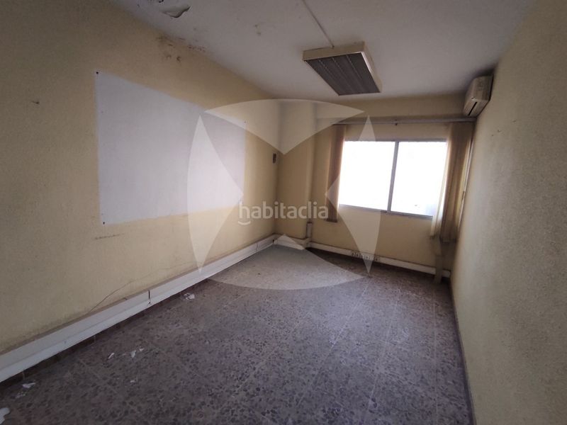 Foto 80821266-d823-4581-97c8-88a678a403c8. Oficina entreplanta en venta y alquiler con despachos. zona centro. en Badajoz