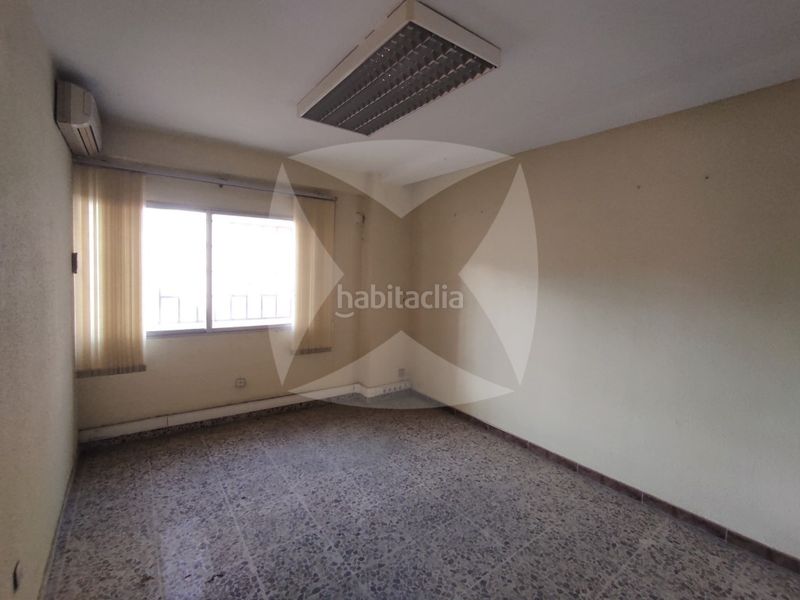 Foto 84087c72-3b40-4d3e-a841-25a3001b287b. Oficina entreplanta en venta y alquiler con despachos. zona centro. en Badajoz