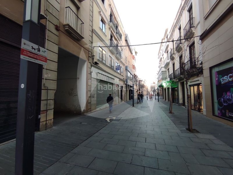 Foto 9e32f451-3d7c-43bc-9f0a-f50d90f32ce5. Oficina entreplanta en venta y alquiler con despachos. zona centro. en Badajoz