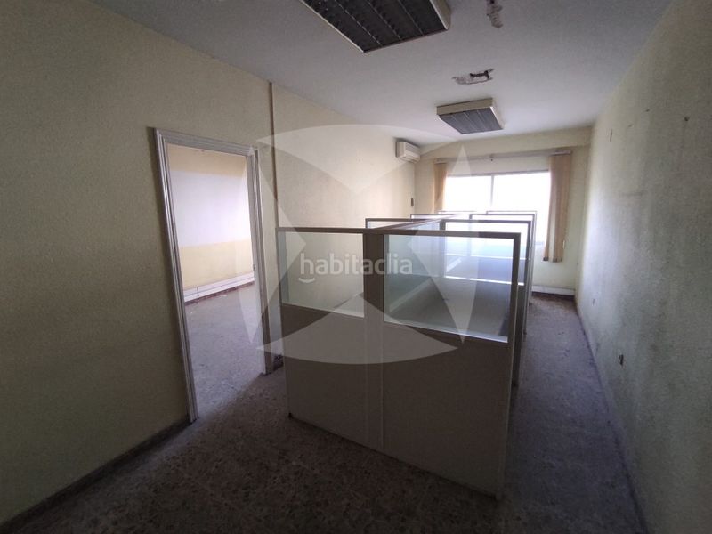 Foto ab5773b1-68e6-438d-a617-97a6175aa0ec. Oficina entreplanta en venta y alquiler con despachos. zona centro. en Badajoz