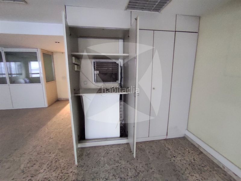 Foto cbd1f670-6f1b-47b9-ba01-89937551a7cb. Oficina entreplanta en venta y alquiler con despachos. zona centro. en Badajoz