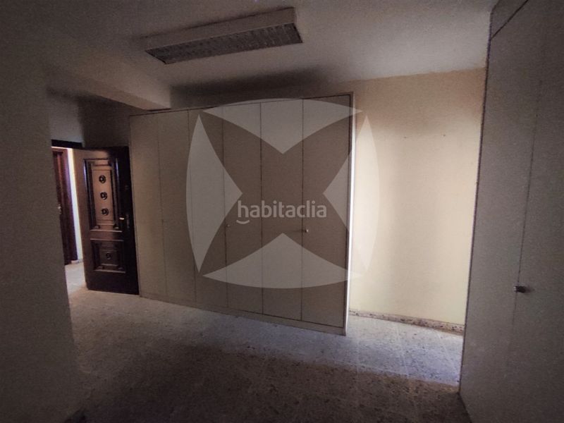 Foto cd511f14-cba3-479d-83ab-6f9a27a82832. Oficina entreplanta en venta y alquiler con despachos. zona centro. en Badajoz