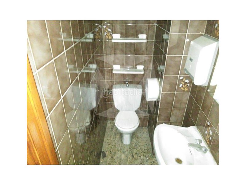 Foto e19f70e6-e410-4bc2-812c-726a1141440f. Oficina entreplanta en venta y alquiler con despachos. zona centro. en Badajoz