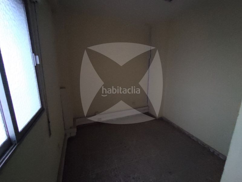 Foto ff2dde8e-25a1-4d45-95ba-7995ff91e0d2. Oficina entreplanta en venta y alquiler con despachos. zona centro. en Badajoz