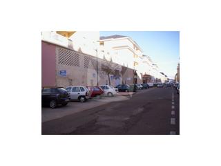 Location Local commercial à Avenida Elvas. Local en alquiler en jardines del guadiana.