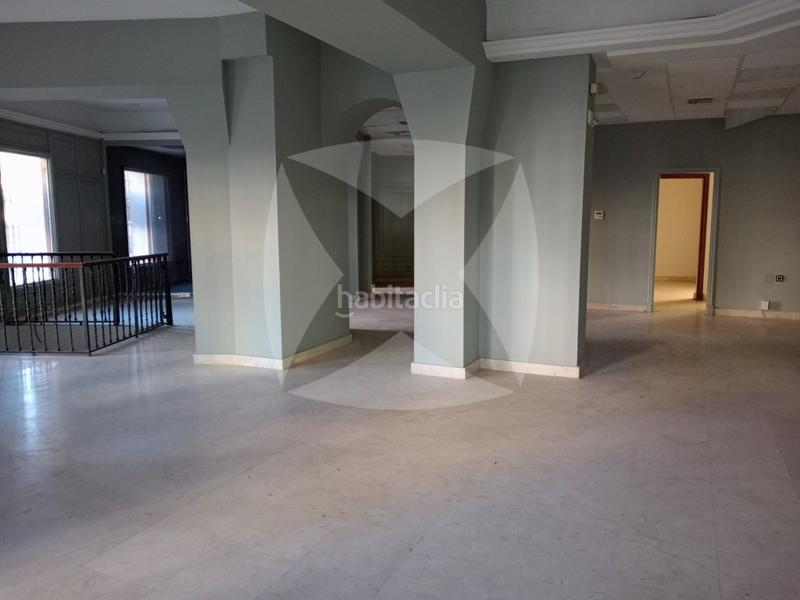 Foto 30a8f8ec-c4d8-4a4e-b1ef-c23b17c2154b. Alquiler local comercial local adaptado en venta con planta baja y semisotano. zona centro. en Badajoz