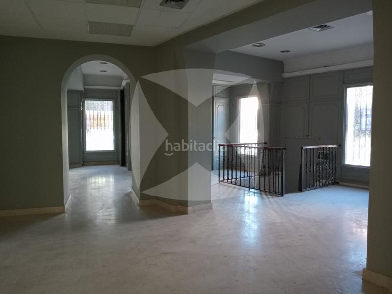 Foto 98a3e231-7b76-4805-8063-2e66fd932e26. Alquiler local comercial local adaptado en venta con planta baja y semisotano. zona centro. en Badajoz