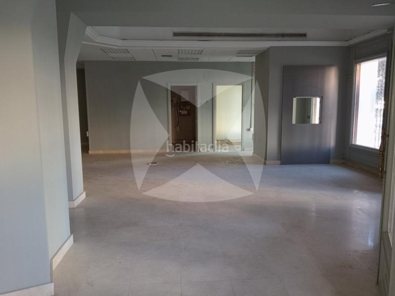 Foto b2af6b54-e145-4a2c-8c96-1ac064894fe2. Alquiler local comercial local adaptado en venta con planta baja y semisotano. zona centro. en Badajoz