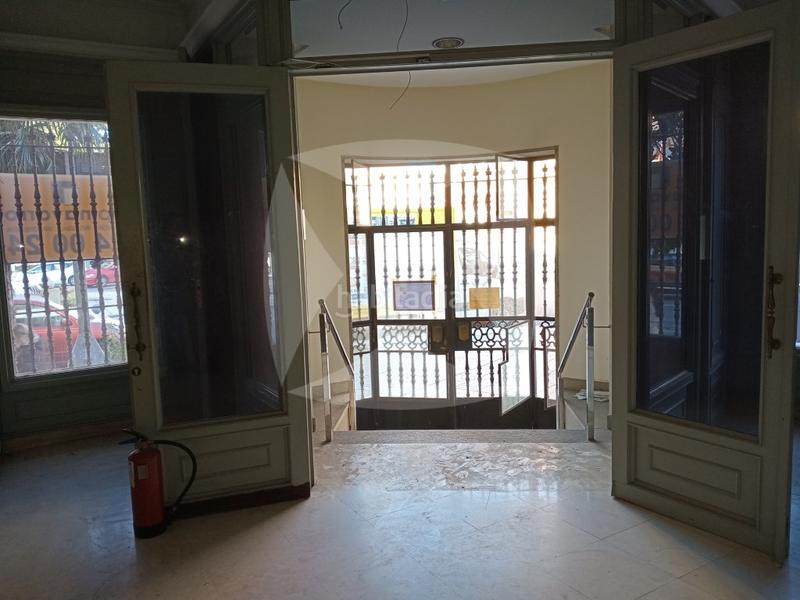 Foto f20b06e9-d385-4c68-b497-fe1f9c455257. Alquiler local comercial local adaptado en venta con planta baja y semisotano. zona centro. en Badajoz