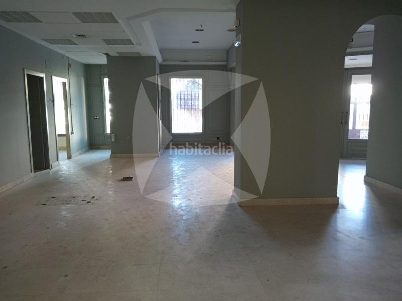 Foto fd747df5-de05-4de7-a53d-efbc8a4c852a. Alquiler local comercial local adaptado en venta con planta baja y semisotano. zona centro. en Badajoz