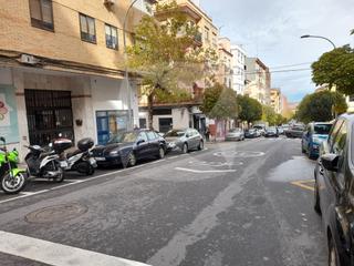 Alquiler Local Comercial  Calle antonio reyes huertas. Local en venta o alquiler muy amplio. zona centrica