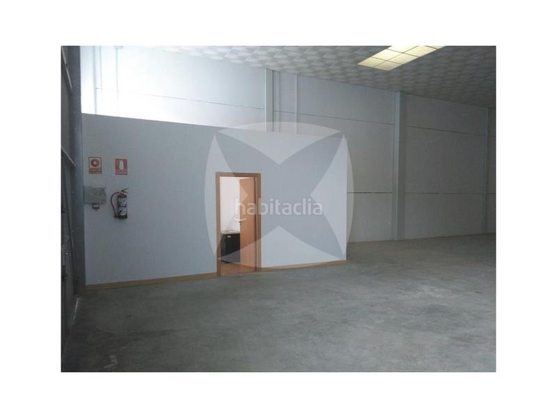 Foto 690621d1-895b-430e-9fe2-b7a904015abe. Nave industrial  en venta. zona plgo industrial el nevero en Badajoz