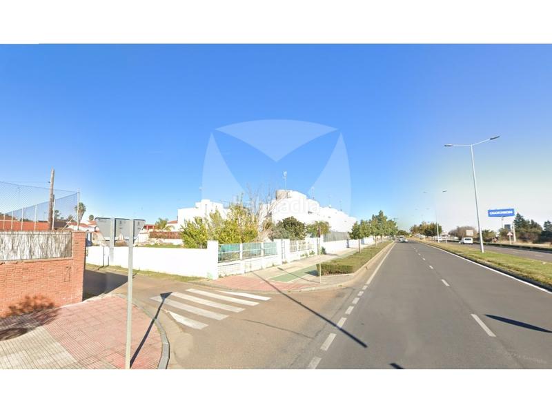 Foto f20ba1a0-29cf-4d40-97e2-4aa26e093d6f. Terreny residencial a Avenida Elvas Badajoz