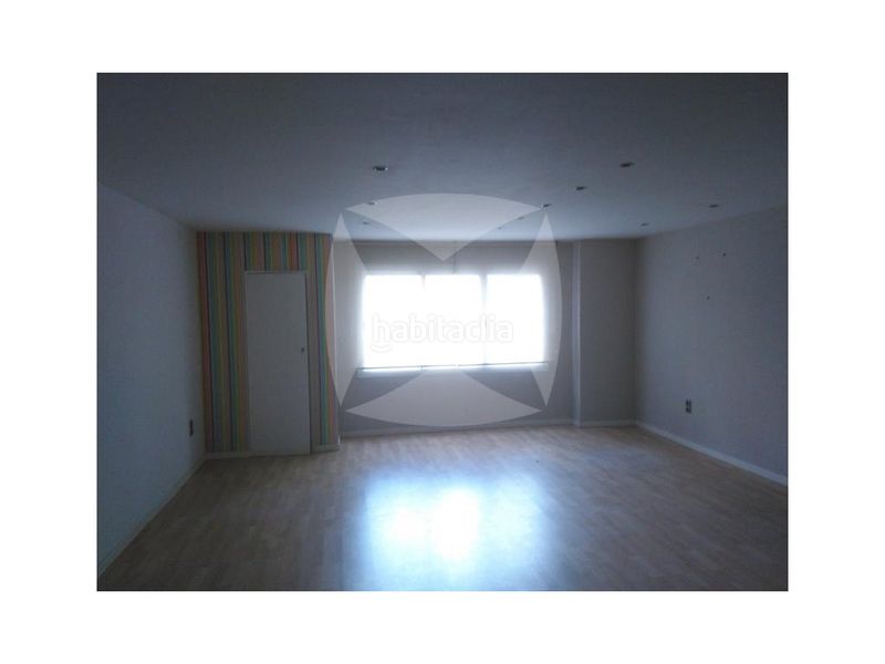 Foto 02488a7e-ac2a-4d04-a9a6-9da054cbb389. Oficina  reformada en venta. zona centro en Badajoz