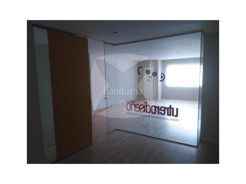 Foto a3cdb64a-840d-47cc-ad2f-dbc3a9d1c20b. Oficina  reformada en venta. zona centro en Badajoz