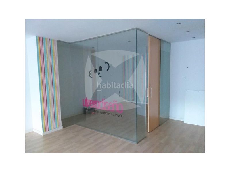 Foto bf7573ef-1b33-4f1d-8302-59e7b8f5feed. Oficina  reformada en venta. zona centro en Badajoz