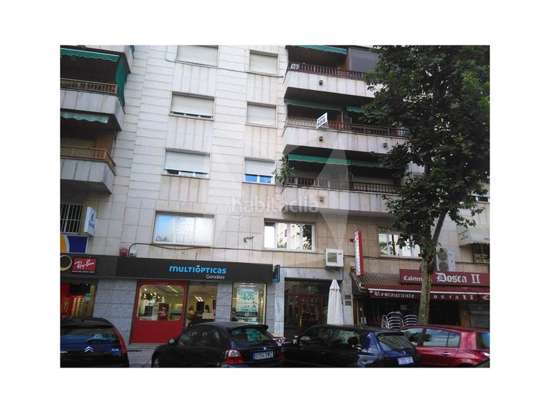 Foto cb8e6883-d111-44df-8055-e51edb61a950. Oficina  reformada en venta. zona centro en Badajoz