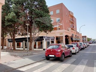 Local Comercial  Calle arrayanes los. Venta de local adaptado para restaurante.