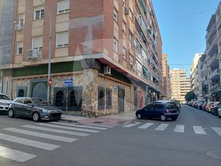 Lloguer Local Comercial  Calle francisco lujan. Local comercial adaptado en alquiler zona centrosanta marina.