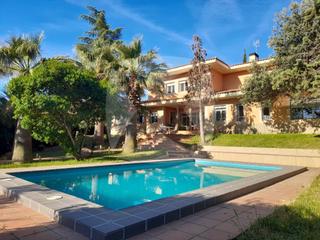 Xalet  N/a. Chalet de 5 dormitorios en venta con piscina en las vaguadas