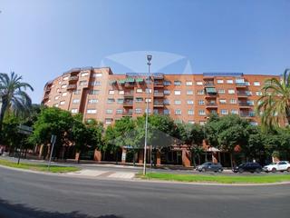 Lloguer Local Comercial a Avenida sinforiano madroñero 13. Local con entreplanta adaptado en alquiler avenida sinforiano ma
