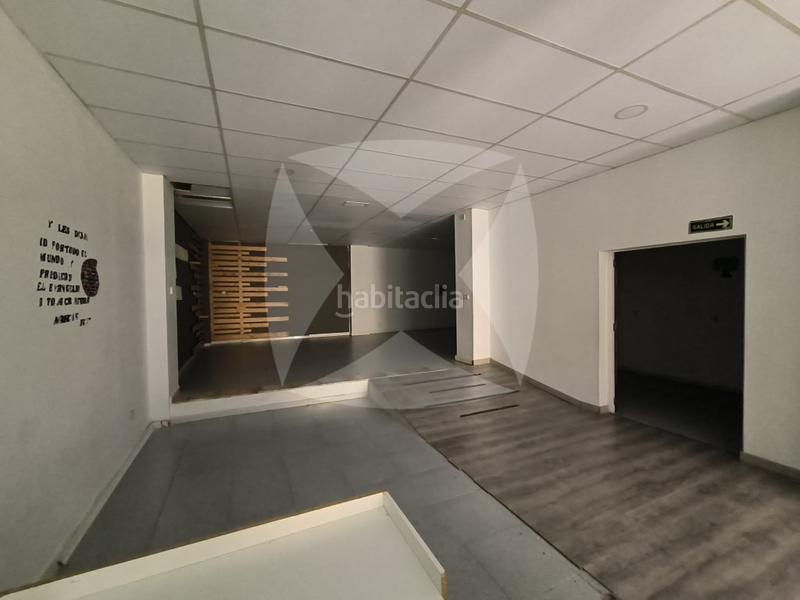 Foto 22f8f5d5-e297-411a-b08b-3e8f7e0be1ac. Alquiler local comercial local en venta o alquiler de unos 200 m2 en Cáceres