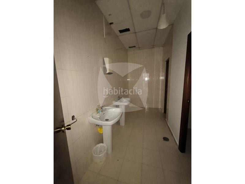 Foto 877894d8-c404-4660-8981-e67ab7018070. Alquiler local comercial local en venta o alquiler de unos 200 m2 en Cáceres