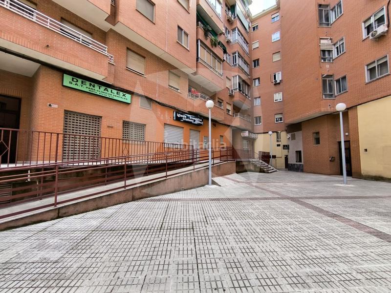 Foto a216996a-a0fd-4603-ab32-2df831d20aeb. Alquiler local comercial local en venta o alquiler de unos 200 m2 en Cáceres